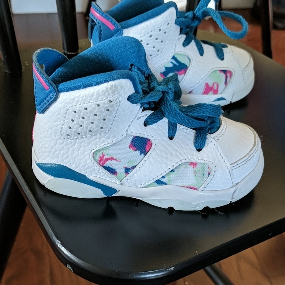 Air Jordan Girls Infant White And Blue Nike Air Jordan Sneakers. Sz5 - Picture 2 of 6